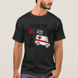私はWee Woo Booバスの救急車おもしろいEMT Paを運転する Tシャツ