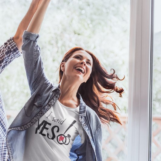 私はYes花嫁を婚約に言った Tシャツ