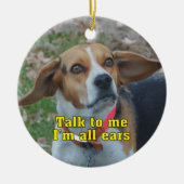 私へのおもしろいな話私はすべての耳のビーグル犬です セラミックオーナメント (正面)