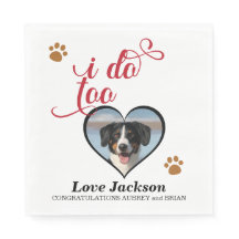私もだ！結婚のナプキンと犬の写真