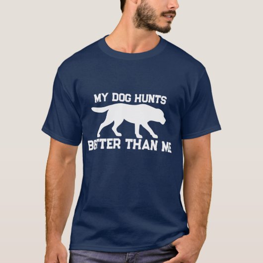 「私より犬の方が上手に狩りをする」ラブラドールTシャツ Tシャツ (正面)