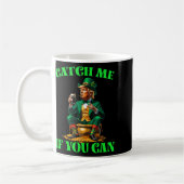 私をおもしろい捕もしまえるLeprechaun St Patr コーヒーマグカップ (左)