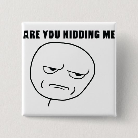 私をからかっている激怒の顔のミームあります 缶バッジ (正面)