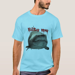 私をかんで下さい! 鮫がそれらに言うようにして下さい Tシャツ