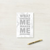 私をインスパイア何が私を素晴らしくさせます ポストイット (デスク上)