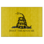 私をガッズデン国旗ブラックイエローで踏んではいけない カッティングボード (正面)