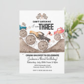 私をキャッチできない3つ – モンスタートラック3番目の誕生日 招待状 (スタンド正面)