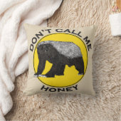 私をハニーバッガーバッダスイエローフェミニストと呼んではいけない クッション (ブランケット)