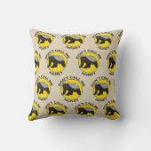 私をハニーバッガーバッダスイエローフェミニストと呼んではいけない クッション (裏面)