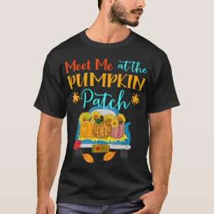 私をパンプキンパッチで待ちなさい 秋のオータムピックアップトラック Tシャツ