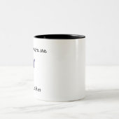 私をマグ過少見積りして下さい ツートーンマグカップ (中央)