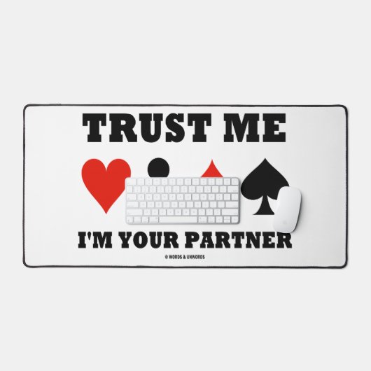 私を信じてパートナーのブリッジ4つのカードスーツ デスクマット (キーボード&マウス)