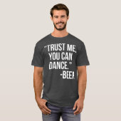 私を信頼してビールを踊ることができる Tシャツ (正面フル)