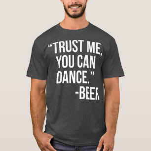 私を信頼してビールを踊ることができる Tシャツ