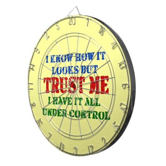 私を信頼して下さい -- 制御の下のすべて ダーツボード (正面右)