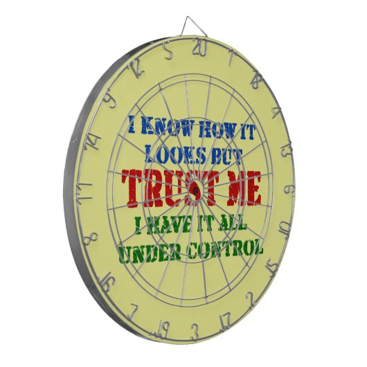 私を信頼して下さい -- 制御の下のすべて ダーツボード (正面左)