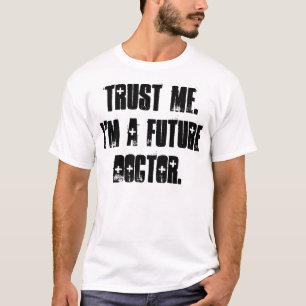 私を信頼して下さい。 私は未来の医者です Tシャツ