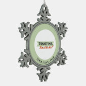 私を信頼して下さい。 私は鳥類捕獲人です! リボン スノーフレークピューターオーナメント (左)