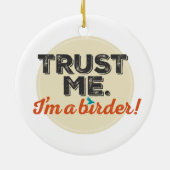 私を信頼して下さい。 私は鳥類捕獲人です! 紋章 セラミックオーナメント (裏面)