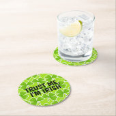 私を信頼して、私はアイリッシュグリーンシャームロックパターン ラウンドペーパーコースター (インサイチュ)