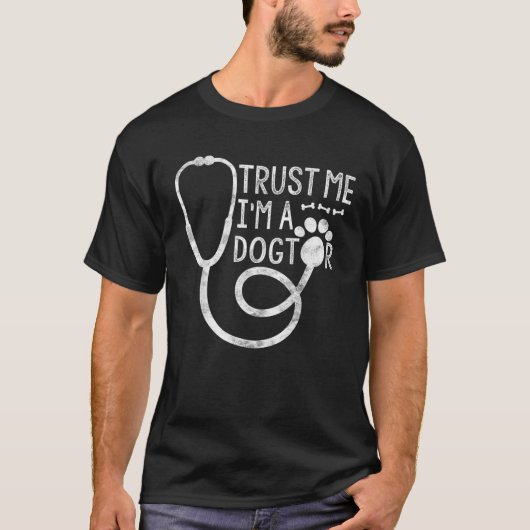 私を信頼するドクター犬の恋人の獣医おもしろい者 Tシャツ (正面)
