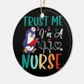 私を信頼する私はナースペンギンナースの日男性へ セラミックオーナメント (左)