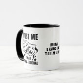 私を信頼する私は即興的なおもしろい改善である マグカップ (正面左)