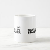 私を信頼する私は州トルーパー コーヒーマグカップ (中央)