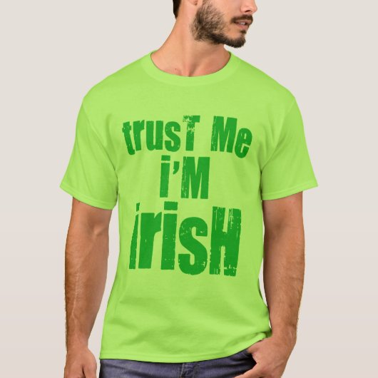 私を信頼する私はSt patricksのためにアイリッシュグリーン Tシャツ (正面)
