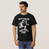 私を待って 私の足は短いです Tシャツ (正面フル)