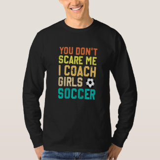 私を怖がらせようとしても無駄！女子サッカーのコーチやってるもん Tシャツ