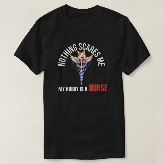 私を怖がらせるものなんて何もない、私の旦那は看護師です Tシャツ (デザイン正面)