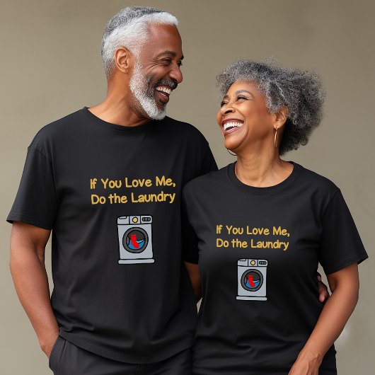 私を愛おもしろいしもしてランドリーの家事をする暗い Tシャツ