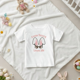 私を愛してくれるウサギちゃん ベイビーボーイ イースター服Tシャツ ベビーTシャツ