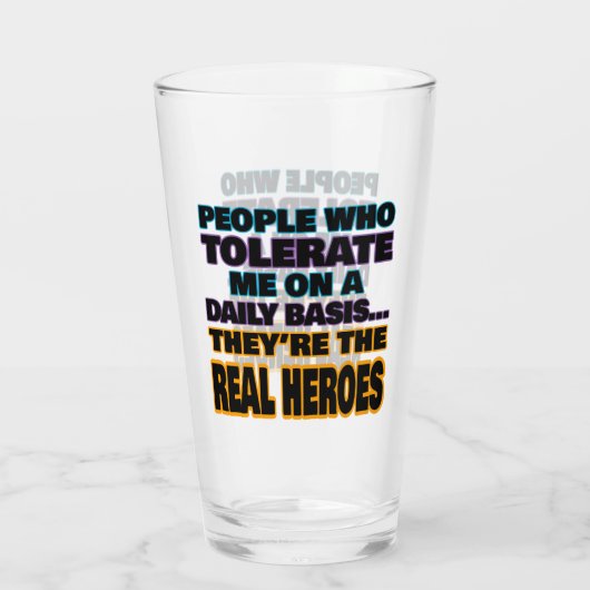 私を日常的に容認してくれる人はヒーローだ タンブラーグラス (裏面)