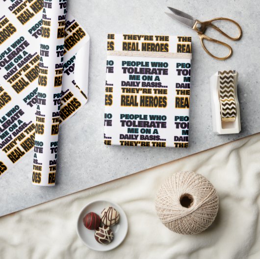 私を日常的に容認してくれる人はヒーローだ ラッピングペーパー (クラフト)