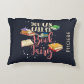 私を本の妖精の本の虫と呼ぶことができるパーソナライズされた アクセントクッション (裏面)