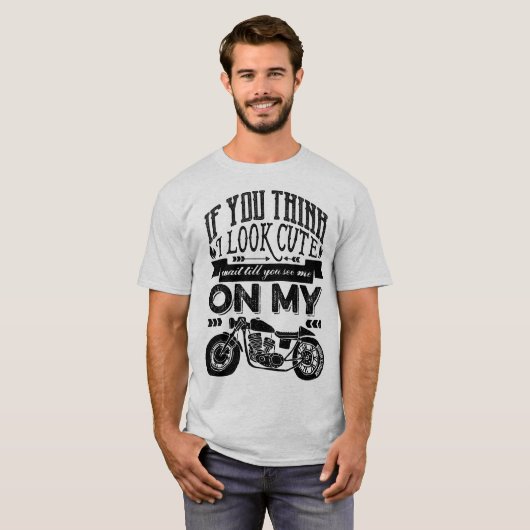 私を考えたらかわいいオートバイのタイポグラフィを見て下さい Tシャツ (正面フル)