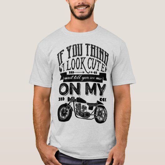 私を考えたらかわいいオートバイのタイポグラフィを見て下さい Tシャツ (正面)