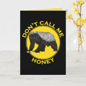 私を蜂蜜のBadassのラーテルの黄色の芸術と電話しないで下さい カード (黄色い花)