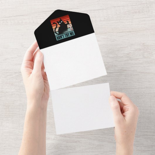 私を試すな、ナイフを持つ気分屋猫の招待状 オールインワン招待状 (貼ってはがせる)