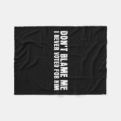 私を責めない、私は彼のために投票しなかった、決して投票しなかった フリースブランケット (正面(横))