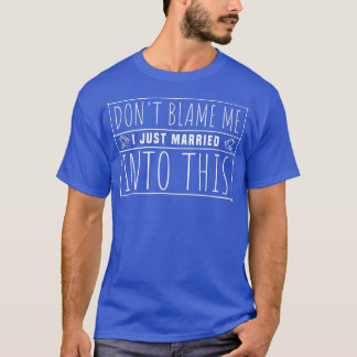 私を責めるな、私はただこの夫婦に結婚しただけだ Tシャツ