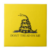 私を踏まないでガズデン国旗黒黄 タイル (正面)