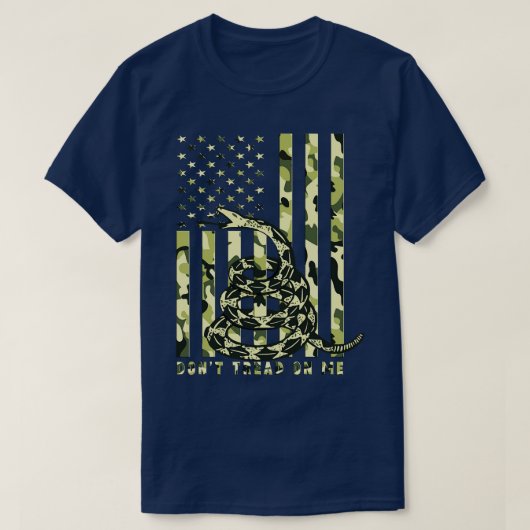 私を踏み出さない迷彩柄アメリカ国旗 Tシャツ (デザイン正面)