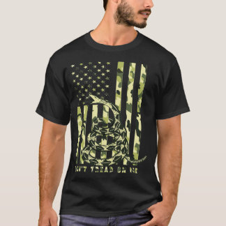 私を踏み出さない迷彩柄アメリカ国旗  Tシャツ