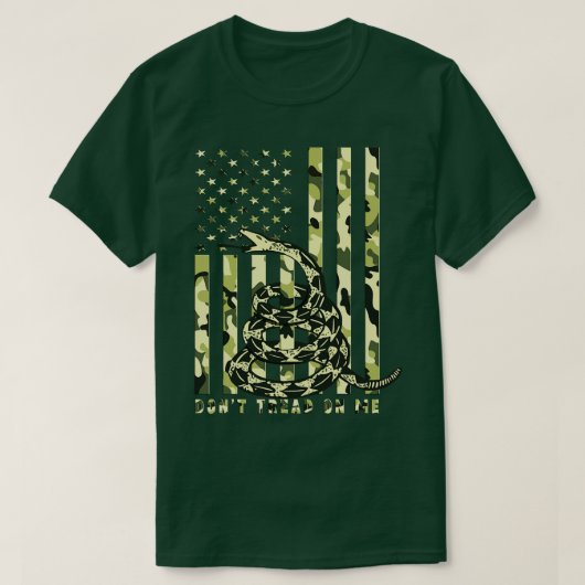 私を踏み出さない迷彩柄アメリカ国旗 Tシャツ (デザイン正面)