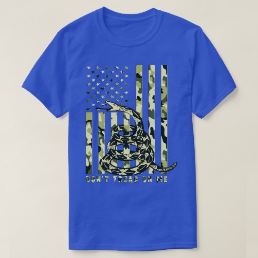 私を踏み出さない迷彩柄アメリカ国旗 Tシャツ (デザイン正面)