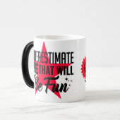 私を過小評価するおもしろいマグ モーフィングマグカップ (正面左)