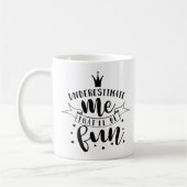 私を過小評価する、それはおもしろい コーヒーマグカップ (左)